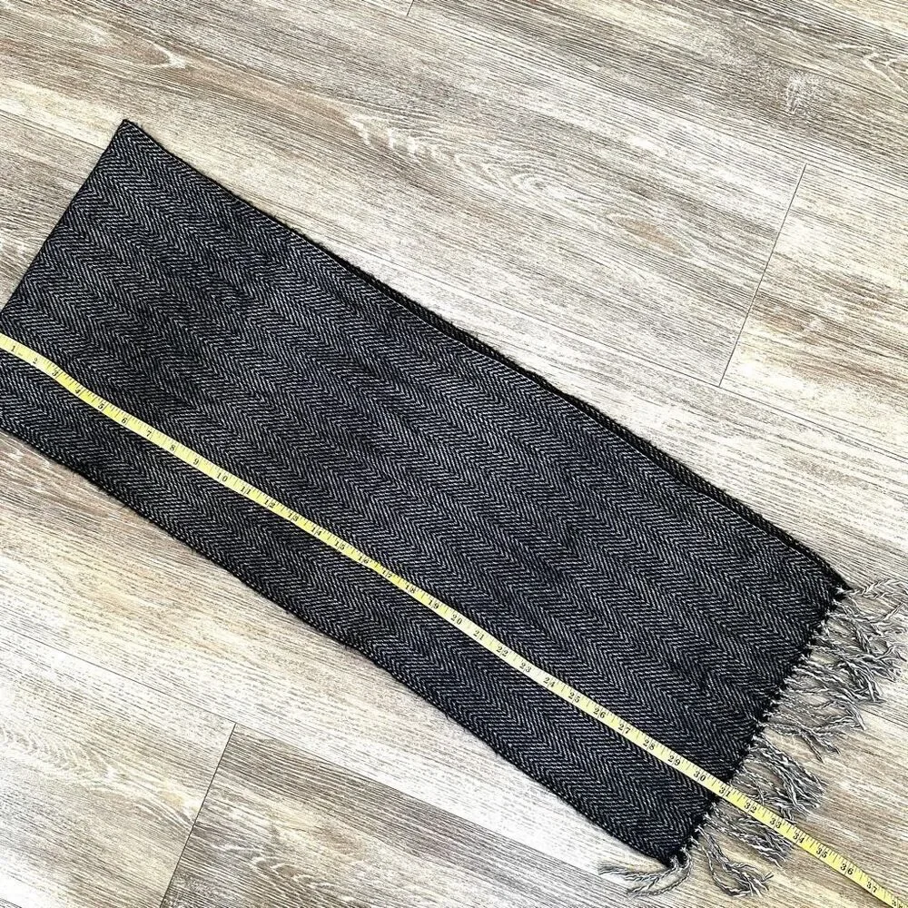 D&Y Softer Than Cashmere Gray Plaid Fringe scarf